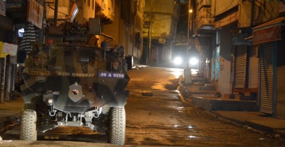 Siirt'te Polis Araçlarına Molotoflu Saldırı