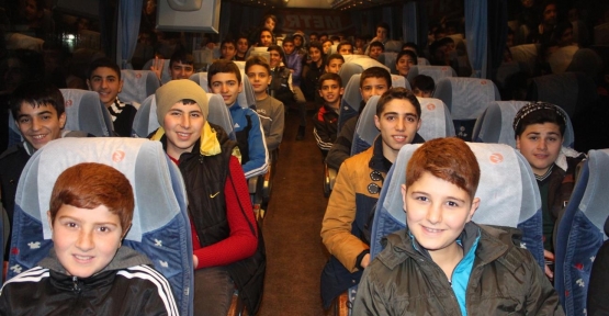 Siirt’ten 45 Genç Mersin’e Kampa Gönderildi