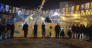 AK Partili Gençler 15 Temmuz Demokrasi Meydanını Gelin Gibi Süsledi