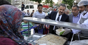 Siirt Vakfı Diyarbakır'da 1500 Kişilik İftar Çadırı Açtı