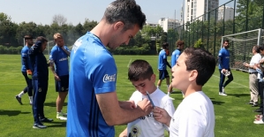 Siirtli Çocuklar Muhammet Ali Kol ile Birdal Üzer Fenerbahçeli Futbolcularla Tanıştı