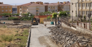 Belediye Yol Yapım Çalışmalarına Devam Ediyor