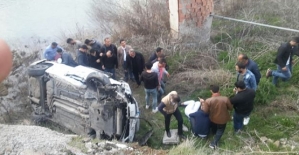 Kezer Köprüsünden Şarampole Uçan Araçta 5 Kişi Yaralandı