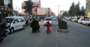 Öğrencilerin Ellerinden Trafik Polisi Tuttu