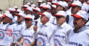 Belediye İş Sendikası 1 Mayıs İşçi Bayramı'nı Halay Çekerek Kutladı