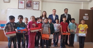 Pervari Belediye Başkanı Tayyar Özcan’dan Öğrencilere Karne Hediyesi