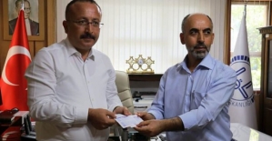 Vali Atik, Türkiye Diyanet Vakfına Kurban Bağışında Bulundu