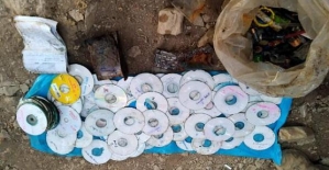 Pervari'de Mağarada, Teröristlere Ait 200 CD Ele Geçirildi