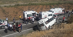 Şirvan'da Yolcu Minibüsü Devrildi: 11 Yaralı