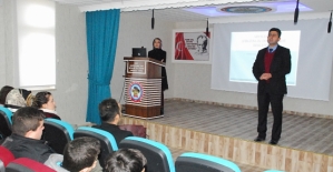 Diyetisyen Altunkum, Abdulhamid Han Lisesi Öğrencilerine  “Sağlıklı Beslenme” Semineri Verdi