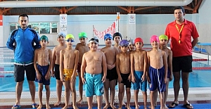 Siirt'te Bin 320 Öğrenci Yüzme Öğreniyor