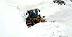 Çemakari İle Doğan Köyü 40 Kilometrelik Alternatif Yolu Aşırı Kar Yağışı Nedeniyle Ulaşıma Kapandı
