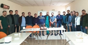 Özel Siirt Hayat Hastanesi Doktorları Tıp Bayramını Pasta Keserek Kutladı