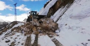 Şirvan ve Pervari Köy Yollarında Heyelan