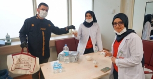 Nacaroğlu’ndan Devlet Hastanesi Çalışanlarına Baklava İkramı