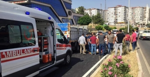 Siirt’te Yolun Karşısına Geçmek İsteyen Öğretmen Canından Oldu