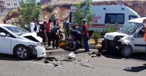 Kurtalan Karayolunda İki Araç Kafa Kafaya Çarpıştı: 4 Yaralı