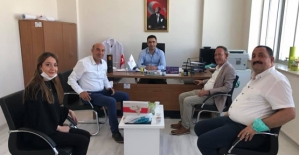 AK Parti Merkez İlçe Başkanı Öner Geyik, Fıstık İşleme Fabrikalarını Ziyaret Etti