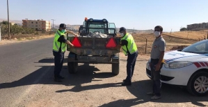 Jandarma Kamyon ve Traktör Sürücülerine Reflektör Dağıttı