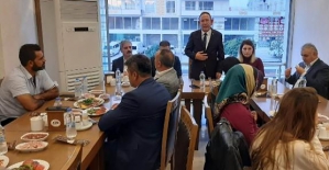 AK Parti Merkez İlçe Başkanı Öner Geyik, Muhtarları Yemekte Ağırladı