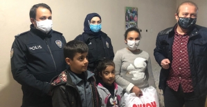 Kurtalan’da Kısıtlama Nedeniyle  Dışarı Çıkamayan Çocuğa Polisten Doğum Günü Süprizi