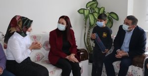 Vali Hacıbektaşoğlu ve Eşi Güney Hacıbektaşoğlu, Şehit Annesini “8 Mart Dünya Kadınlar Günü’nde Ziyaret Etti
