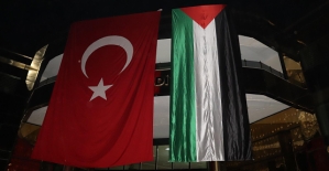 Siirt Belediye Binasına Türk Bayrağının Yanına Devasa Filistin Bayrağı Asıldı