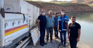 Ilısu Prof. Dr. Veysel Eroğlu Baraj Gölüne Bir Milyon Adet Yavru Sazan Balığı Bırakıldı