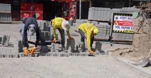 Siirt Belediyesi,  Mahallelerde Kilit Parke Taşı Döşeme Yenileme Çalışmalarını Sürdürüyor