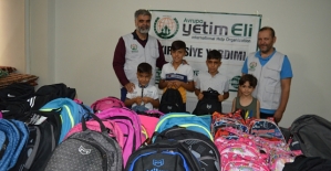 Avrupa Yetim Eli Derneği Siirt’te 50 Yetim Çocuğun Kırtasiye İhtiyacını Karşıladı