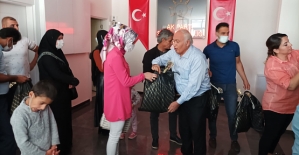 AK Parti İl Başkanlığı Sünnet Olacak Çocuklara Kıyafet Dağıttı