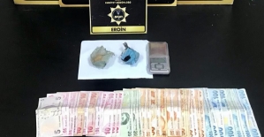 Conkbayır Mahallesinde Bir Eve Yapılan Baskında Eroin Satıcısı Gözaltına Alındı