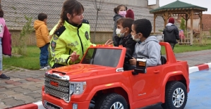 Öğrenciler, Siirt Belediyesi Trafik Eğitim Parkında Hem Eğleniyor, Hem De Trafik Kurallarını Öğreniyor