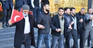 Toplu İş Sözleşmesi İmzaları Atıldı, İşçiler Halay Çekerek Kutladı