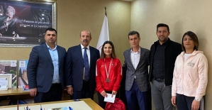 Gençlik ve Spor İl Müdürü Olgaç, Kadınlar Türkiye Güreş Şampiyonasında Dereceye Giren Sporcuyu Ödüllendirdi