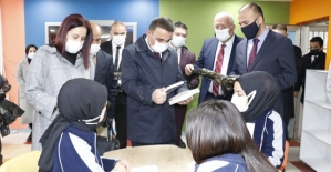 Vali Hacıbektaşoğlu, Milli Egemenlik Anadolu Lisesini Ziyaret Etti