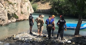 Müküs Çayı'nda Akıntıda Kaybolan Hemşireyi Arama Çalışmaları Devam Ediyor