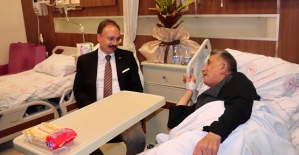 Vali Kızılkaya,Şehit Babasını Hastanede Ziyaret Etti 