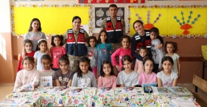 Siirt'te Jandarma, 11 Ekim Dünya Kız Çocukları Gününü Kutladı