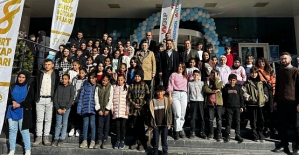 Vali Kızılkaya, Şirvan/Pirinçli Köyü Şehit Faik Yüce İlköğretim Okulu öğrencilerini 8. Siirt Kitap Fuarı'nda Ağırladı