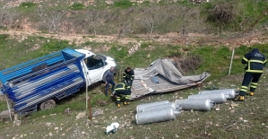 Siirt’te Tüp Dolu Kamyonetin Şarampole Uçması Sonucu 2 Kişi Yaralandı
