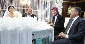 Siirt Aile ve Sosyal Hizmetler İl Müdürü Sidar’ın Nikah Şahitliğini Bakan Özdemir Göktaş Yaptı