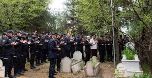 Siirt Emniyet Müdürlüğü, Şehit Polis Memuru Aybar Uygur'un Mezarını Ziyaret Etti