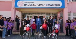 Vali Kızılkaya, Kitap Okuma Yarışması'nda Dereceye Giren Öğrencileri Bisikletle Ödüllendirdi