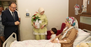 Vali Kızılkaya, Doğum Yapan Şehit Eşini Ziyaret Etti