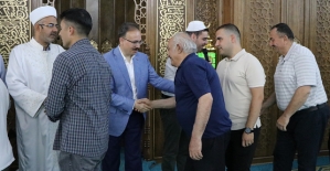Vali Kızılkaya, Bayram Namazı Sonrasında Halkla Bayramlaştı