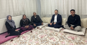 AK Parti İl Başkanı Özturan ve Kadın Kolları Başkanı Mavi, Şehit Ailesiyle İftarda Buluştu