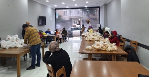 Yalova Siirt Vakfı Ramazan Ayında 450 Kişiye İftar Yemeği Dağıtıyor