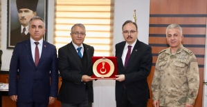 Vali Dr. Kemal Kızılkaya, Jandarma Asayiş Vakfı Heyetini Makamında Ağırladı