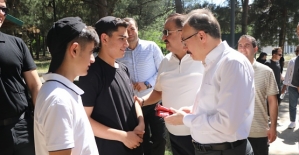 Vali Dr. Kemal Kızılkaya, Gençlerle Özel İdare Sosyal Tesislerinde Bir Araya Geldi